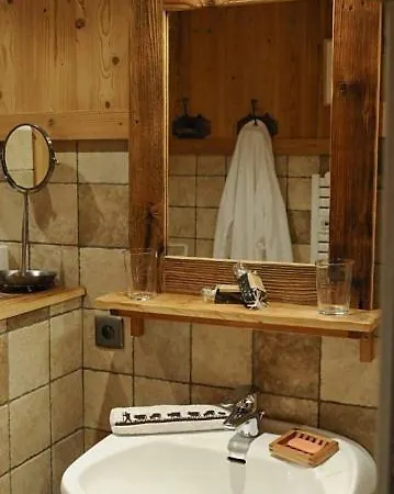 La Ferme D Emilienne B&B 살랑쉬
